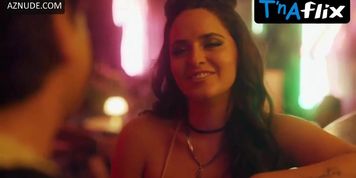 Alicia Jaziz Bikini Scene  in Como Novio De Pueblo