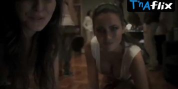 Bruna Alvin Sexy Scene  in Descolados