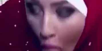 Muslim Hijab MILF Blowjob