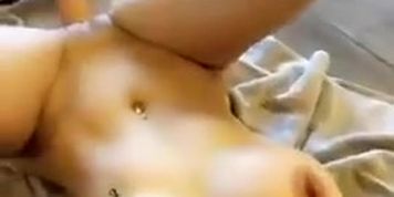 Allison Parker y su dildo (Naomi Taylor)
