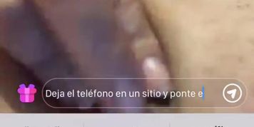 Hermosa tetona se desnuda para mi