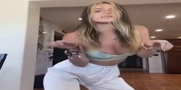 Bella Thorne Nip Slip - FULL LIVESTREAM