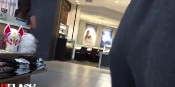 Bulge Flash Milf at Mall