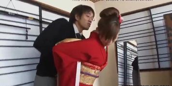 Azusa Uemura is having the best threesome ever with friends