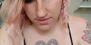 Hot alt chick latina
