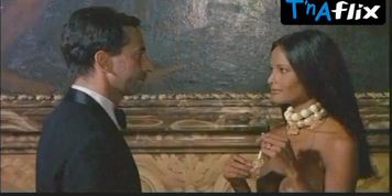 Paola Senatore Butt,  Bush Scene  in Emanuelle In America