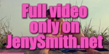 Redhead beach masturbation - public flashing big booty tease