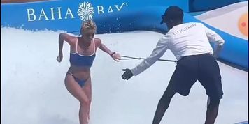 Dixie D&rsquo;Amelio Sexy Bikini Surf Pool Video Leaked (Dixie D?Amelio)