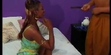 Ebony Slut Hot Chocolate Gets Nailed On Bed