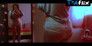 Carol Splendore Breasts Scene  in Caes Famintos