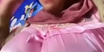 Ustadzah muda toket gede - 