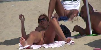 Horny Blonde MILF Amateur Close-Up PUSSY Beach Voyeur Video