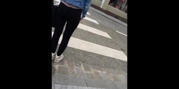 leggins ass in the street