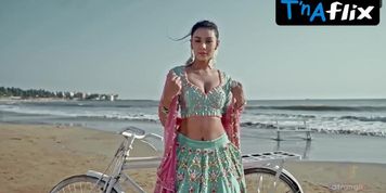 Muskaan Mohnot Sexy Scene  in Flaunt