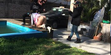 Ladr&oacute;n Roba y Se Coge Duro A Una Sexy Latina Tetona Llen&aacute;ndola De Leche  Adelante De Su Novio