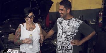 Passei mal na rua e entrei na oficina pra beber &aacute;gua e acabei levando rola do mec&acirc;nico dotado DJ Jump (Completo no RED) - Prod