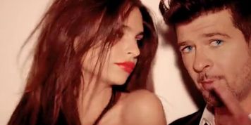 Emily Ratajkowski nude - Blurred Lines - 2013