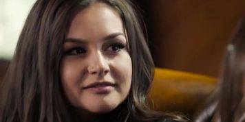 riley reid lesbian hypno kiss