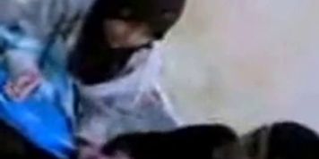indonesia- jilbab hijab ciuman di pinggir jalan - video 2