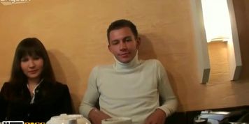 Regulat girl shows her boobs in a cafe