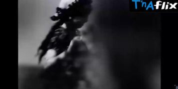 Madiha Hamdi Sexy Scene  in Luebat Kl Yawm