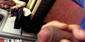 Dickflash for girl on subway