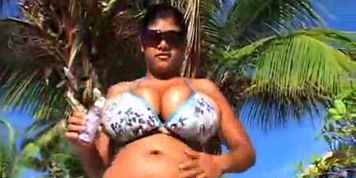 Kristina Milan beach play