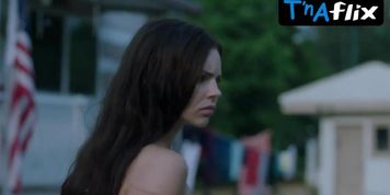 Eline Powell Sexy Scene  in Siren
