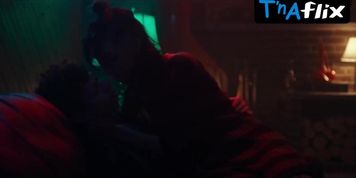 Agathe Ledoux Sexy Scene  in Chouchou