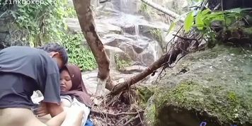 Ngewe Pinggir Sungai Sungguh Nikmat