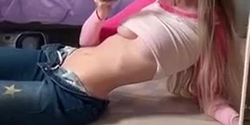 Belle Delphine British underboob singing (Delfynn Delage, Melissa Ludwig)