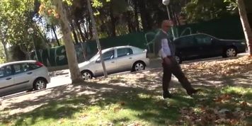 Kat encuentra a chicos cachondos para follar en la universidad!