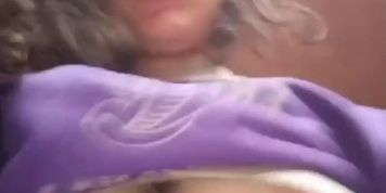 Le mando hacer un trabajo a la nerd de la escuela y le pago mam&aacute;ndole el culo