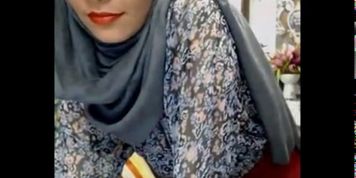 Hijab Slut Sexy Muslim Girl Shaking Her Fat Ass