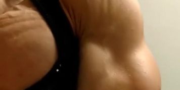 Angela Yeo amazing pecs (Asian Female Bodybuilder) 