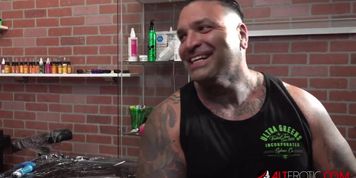 Busty inked up hottie Amber Luke is in the shop for a new tattoo
