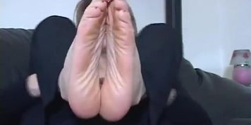544x408 - Mature chick foot masturbation instructions
