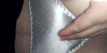 Tocandola con su calzonsito de satin