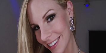 Beautiful face, delicious pussy
