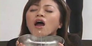 Seika Izumi officiates at bukkake-gokkun for hot girl in black