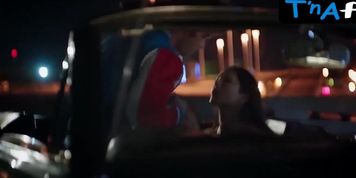 Sunny Leone Sexy Scene  in Karenjit Kaur - The Untold Story Of Sunny Leone