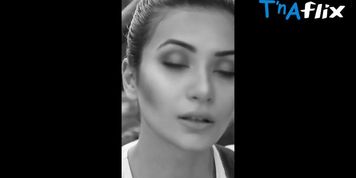 Zainab Shabbir Sexy Scene  in Zainab Shabbir And Zara Mumtaz In Citrus Talent Fashion Films
