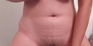 AnnoyingJaina masturbating her pussy