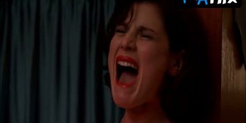 Yael Stone Lesbian,  Butt Scene  in Orange Is The New Black