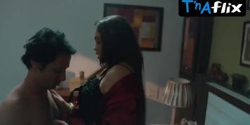 Prajakta Dusane Sexy Scene  in Jalebi Bai