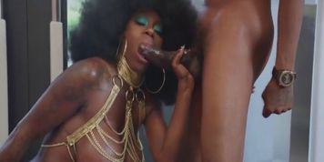 pinkyxxx FOXXXY BROWN MAKES A GUEST APPEARANCE