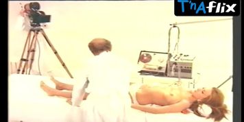 Francesca Farinacci Butt,  Bikini Scene  in Komm Nur, Mein Liebstes Vogelein