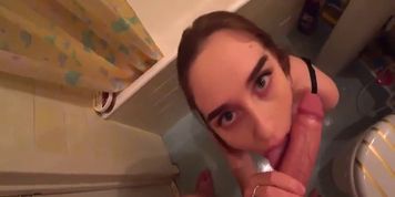 Hot, Deep Blowjob in the Bathroom