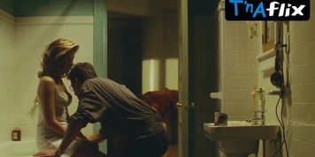 Mira Sorvino Sexy Scene  in Mimic