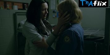Laura Prepon Lesbian Scene  in Orange Is The New Black